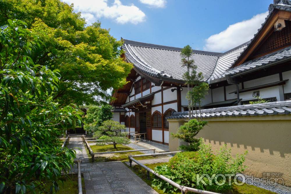 興臨院　初夏の本堂