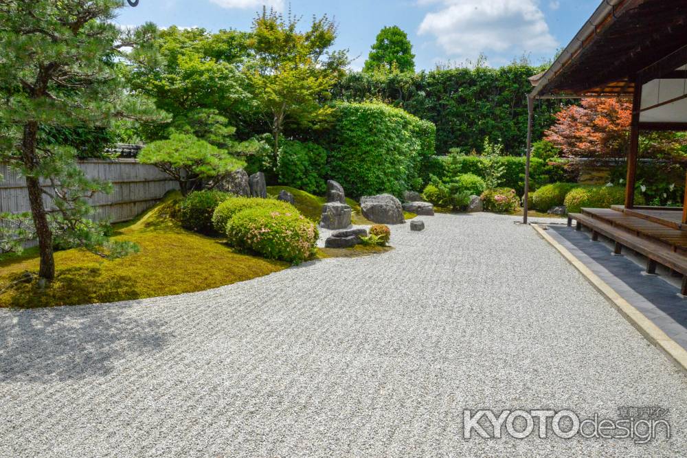 興臨院　初夏の方丈庭園