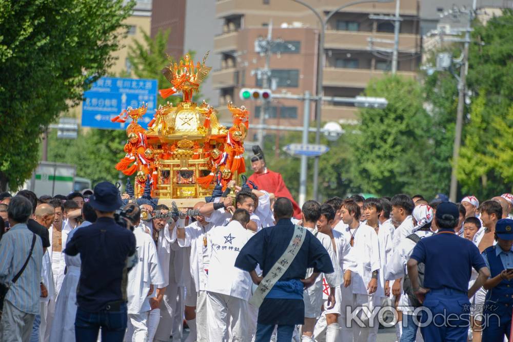 晴明祭　神輿と担ぎ手
