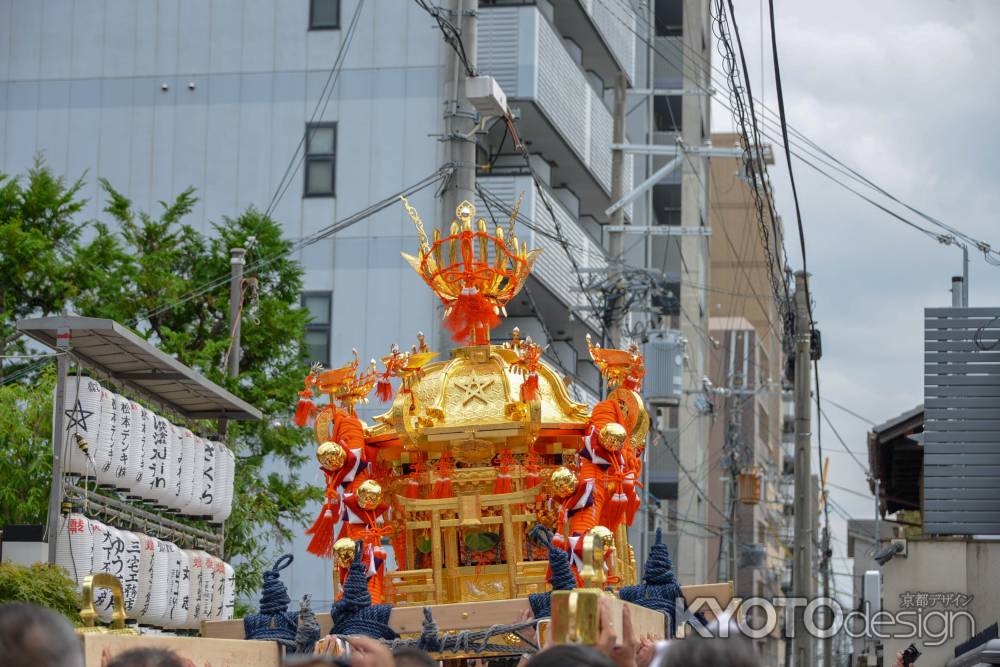 晴明祭　揺れる神輿