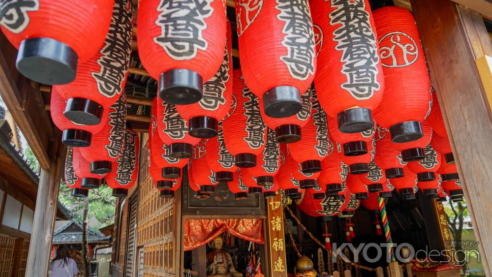 釘抜地蔵　一面赤提灯