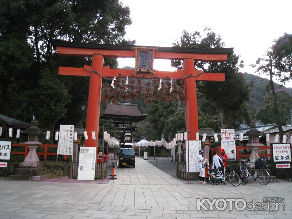 松尾大社鳥居と注連縄