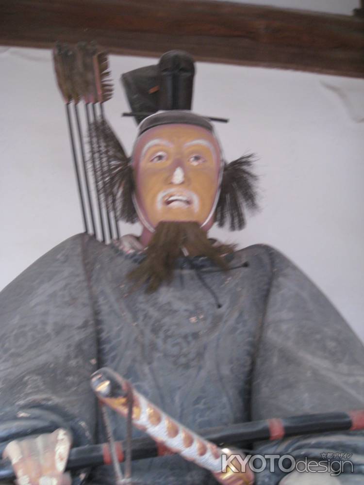 楼門の右側の随神