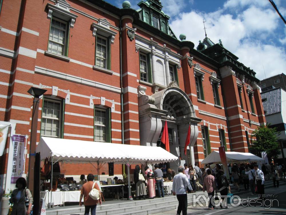 西側より望む文化博物館