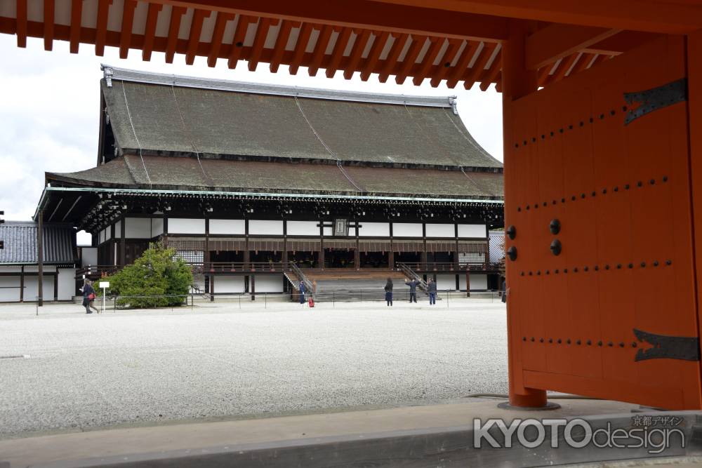 紫宸殿をのぞむ