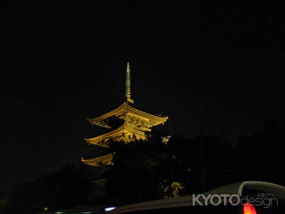 ライトアップされた東寺五重塔
