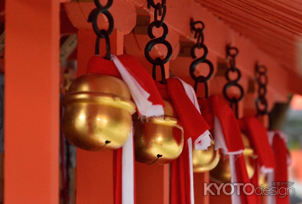 稲荷山、祈祷の音