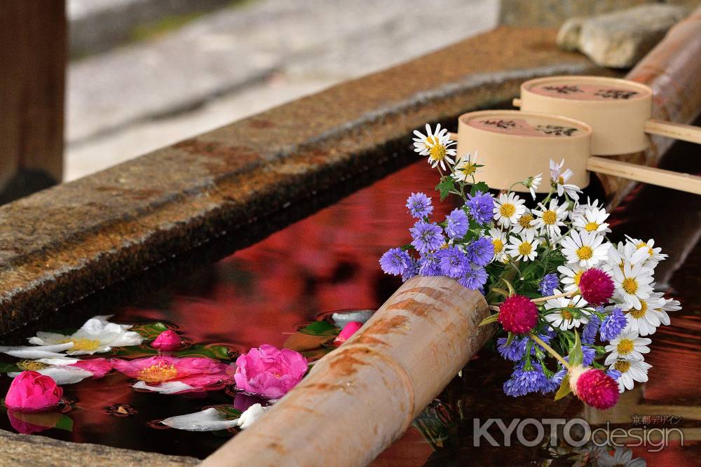 手水の花飾り