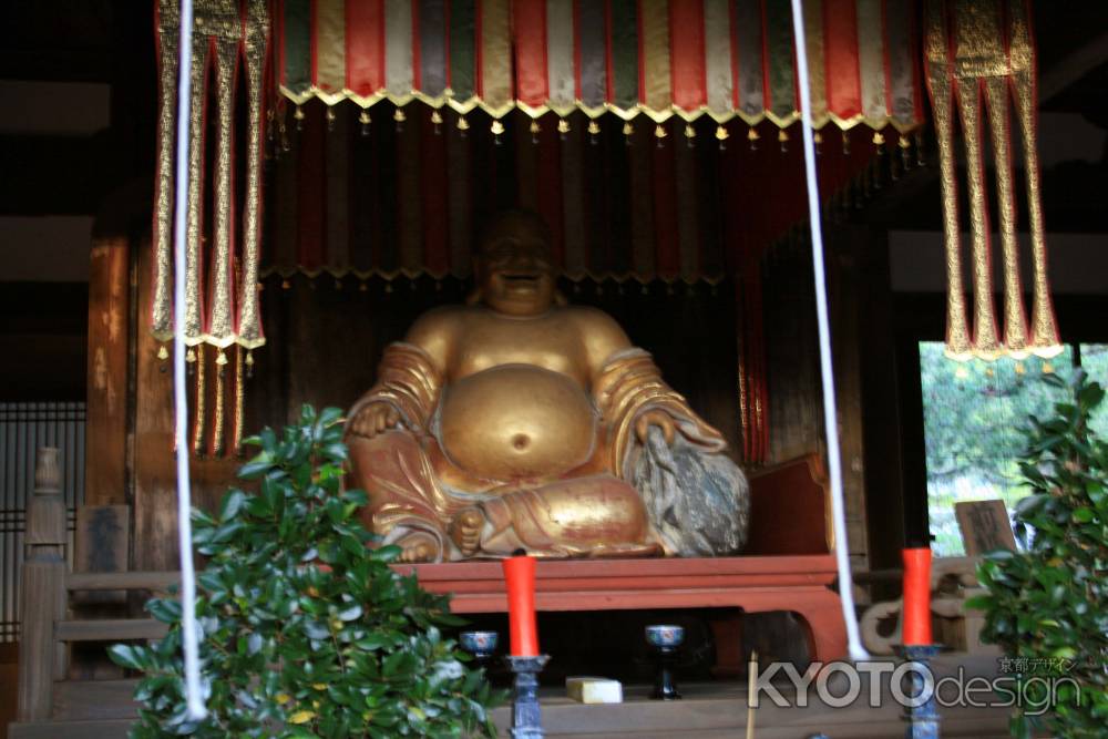 天王殿の布袋像