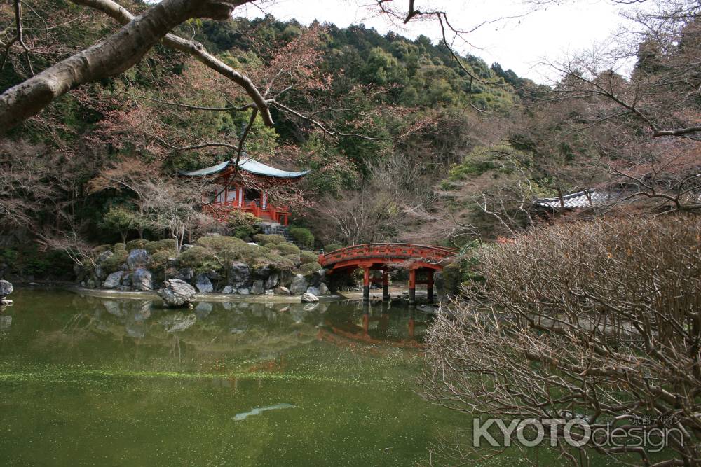 醍醐寺の赤い橋
