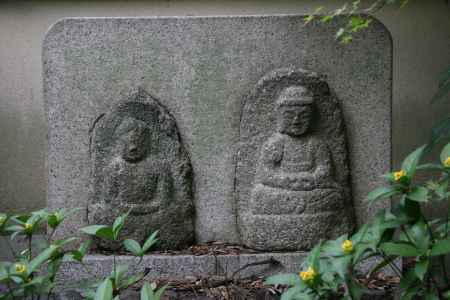 ２体の石像