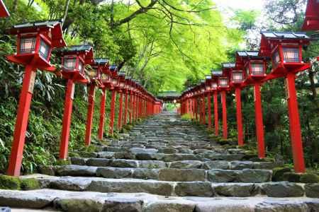 貴船神社 手すりの外された参道