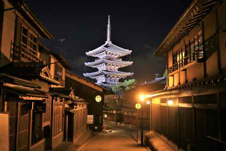 八坂の塔のライトアップ