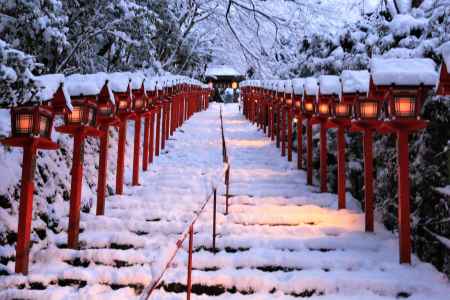 貴船神社、雪の朝