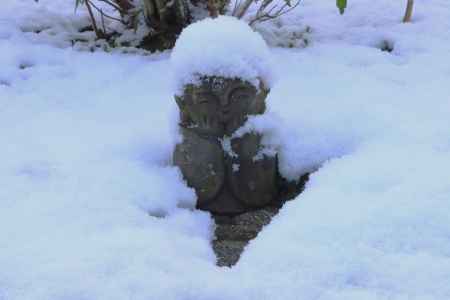 雪の圓光寺お地蔵さん2023