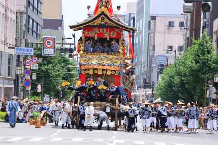 祇園祭前祭巡行岩戸山の辻回し2024