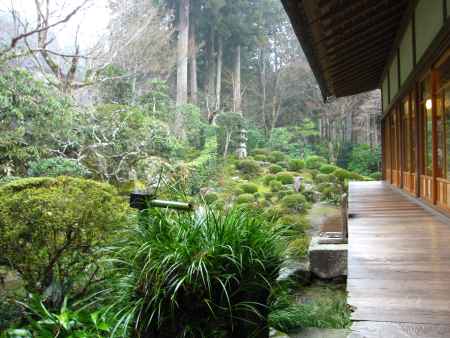 三千院　雨の聚碧園