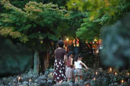 千灯供養 親子で参拝