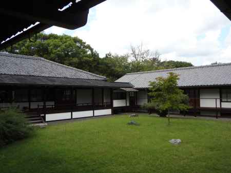 閑院宮邸跡の中庭