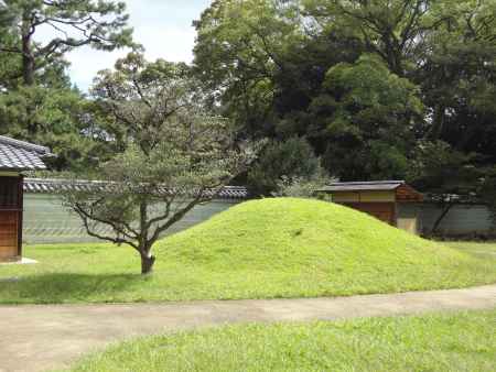 閑院宮邸跡の築山