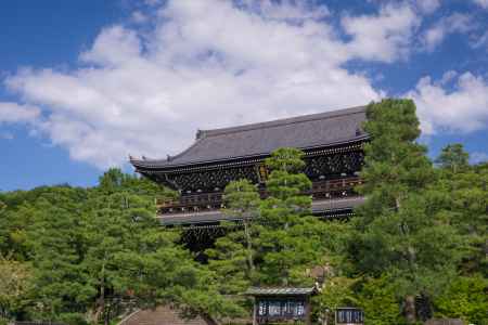 夏の終わりの知恩院三門