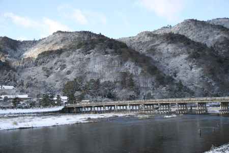 雪景色の渡月橋