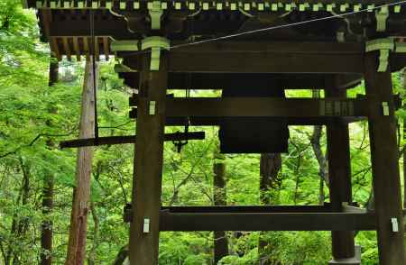 新緑の今熊野観音寺鐘楼