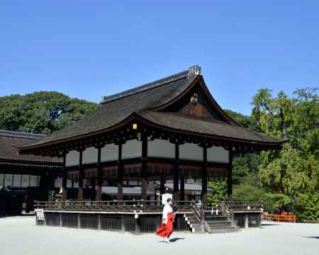 下鴨神社の巫女