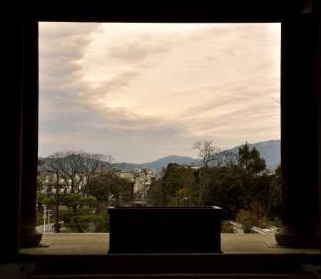 知恩院山門から市内を望む