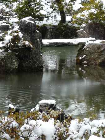 薄氷の東求堂前庭 （銀閣寺）