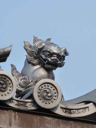 ん？呼んだ？ （狛犬・阿弥陀寺）