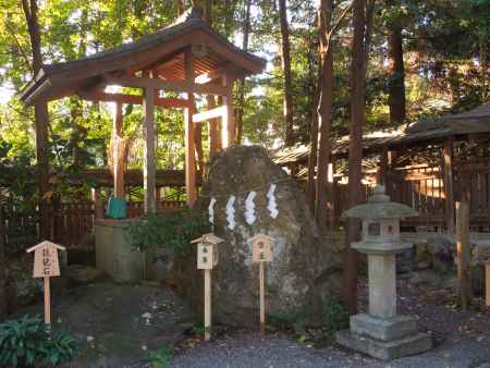 諸羽神社　磐座1
