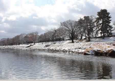 雪の賀茂川