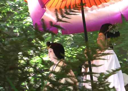 葵祭りの命婦（みょうぶ）