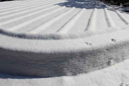 雪に覆われた銀閣寺の銀沙灘