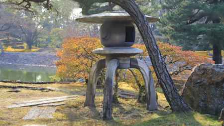 仙洞御所南池の燈籠１