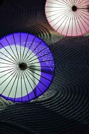 妙顕寺　和傘灯る