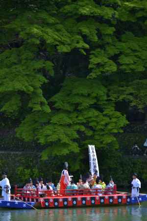 車折神社　三船祭　鷁首船