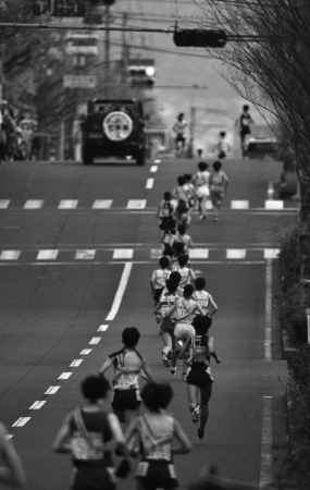 都大路を駆け抜ける