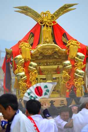 松尾大社　神幸祭　船渡御　砂埃舞う中