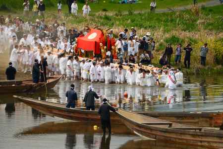 松尾大社　神幸祭　船渡御　ホイッと　ホイッと！