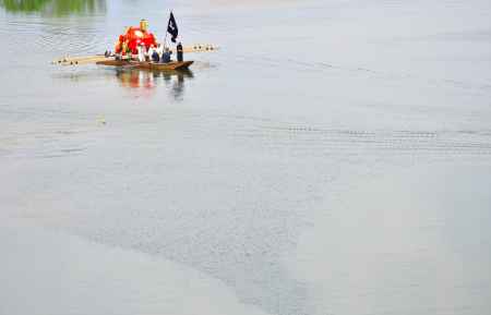 松尾大社　神幸祭　船渡御　大河を渡る