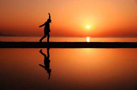 オレンジ色の鏡