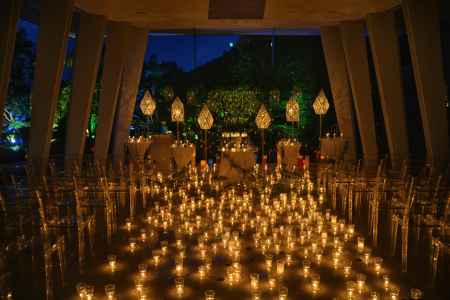 光きらめくチャペル