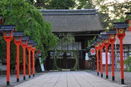 夕暮れ時の大茅の輪