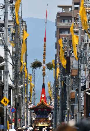 祇園祭　山鉾巡行　創始1150年　新町通り
