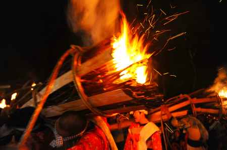 守り続けた火祭