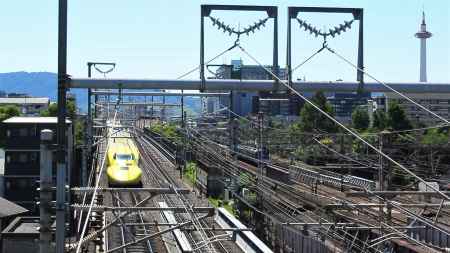 Drイエローと京都タワー