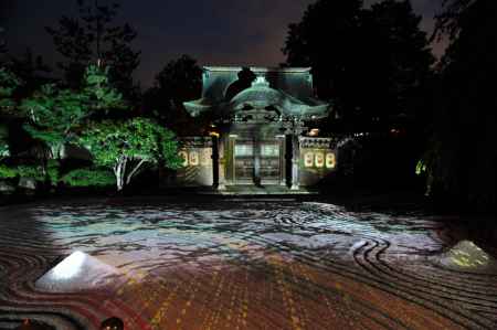 妖怪が出たり隠れたり