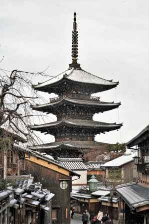 八坂の塔に早雪